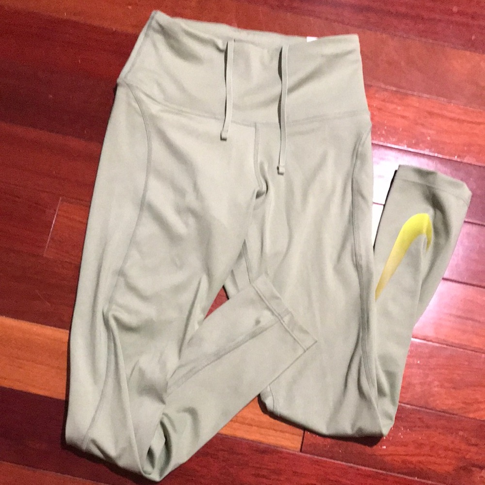 ✔️ Nike Women’s Olive Green High-Waist Leggings